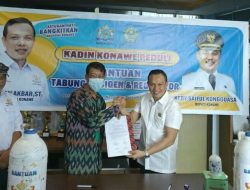 Ketua Kadin Konawe Salurkan Bantuan 50 Tabung Oksigen Pada BLUD Konawe.