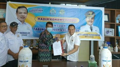 Ketua Kadin Konawe Salurkan Bantuan 50 Tabung Oksigen Pada BLUD Konawe.