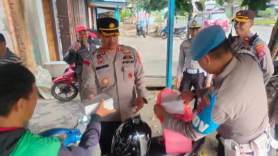 Polres Konawe Bagi-Bagi Takjil Gratis, 330 Paket Tersalur.