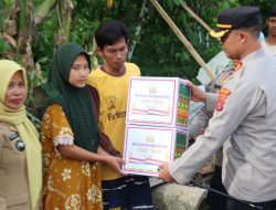 Polres Konawe Salurkan Bantuan Korban Bencana Alam Di Dua Desa.
