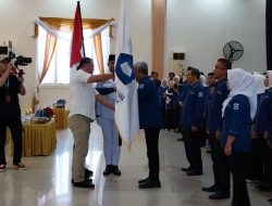 Resmi Dikukuhkan Sekda Konawe, Abd Jalil Bionda Kibarkan Pataka IKA SMPN 2 Unaaha.