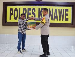 Kapolres Konawe Bagikan THR Pada Personil Jelang Idul Fitri