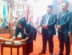 Hari Kedua, Bapaslon Bupati YA-SYAM Dan RD-FPK Daftar Di KPU Konawe.