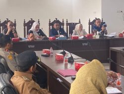 DPRD Sultra Mediasi Sengketa Lahan Warga dan PT Merbau di Konsel, Penggusuran Dihentikan Sementara.